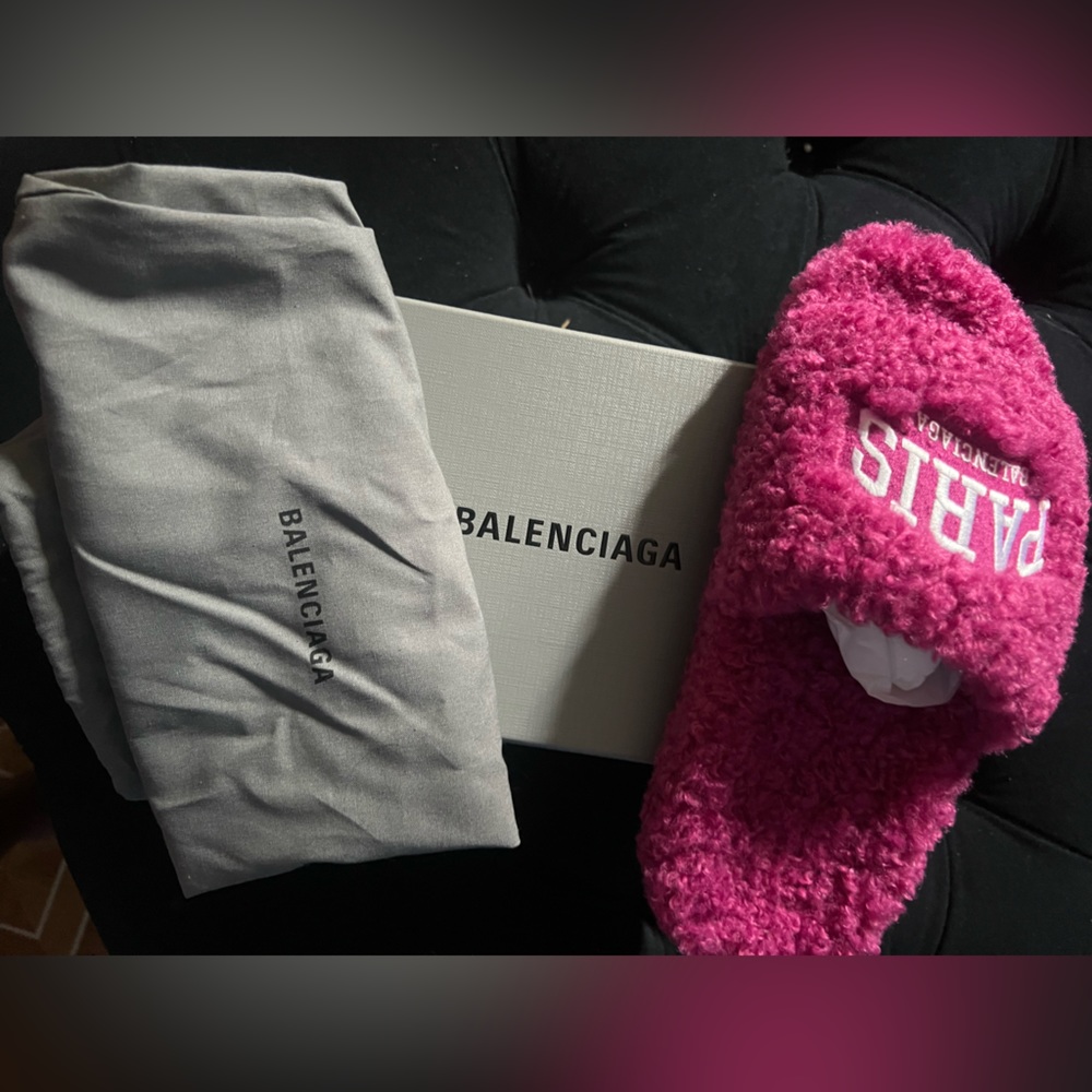 Pink Balenciaga Fur Slides size 39 NEVER WORN ‼️